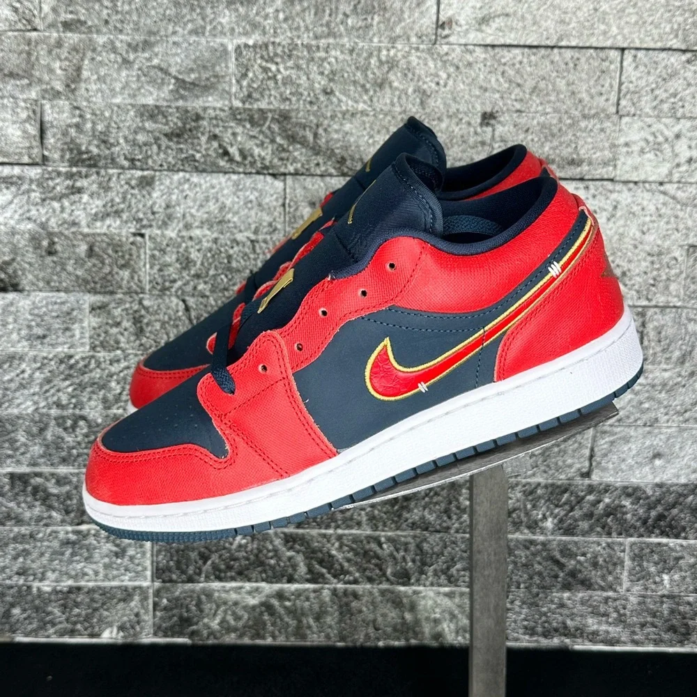 Jordan 1 Low SE Travel Navy Sport Red - M7/Y7/W8.5
